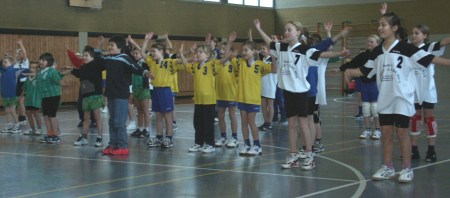Ballk&uuml;nstler-Aufw&auml;rmgymnastik im Stehen ...