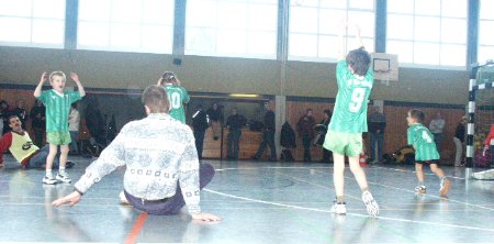 ... gegen die &uuml;berlegenen Gegner im gr&uuml;nen Trikot