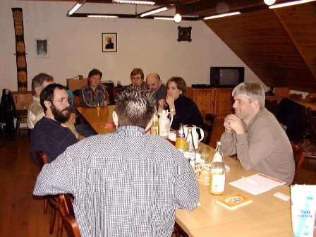Eine Sitzung der Betreuer des Bubenlagers im M&auml;rz